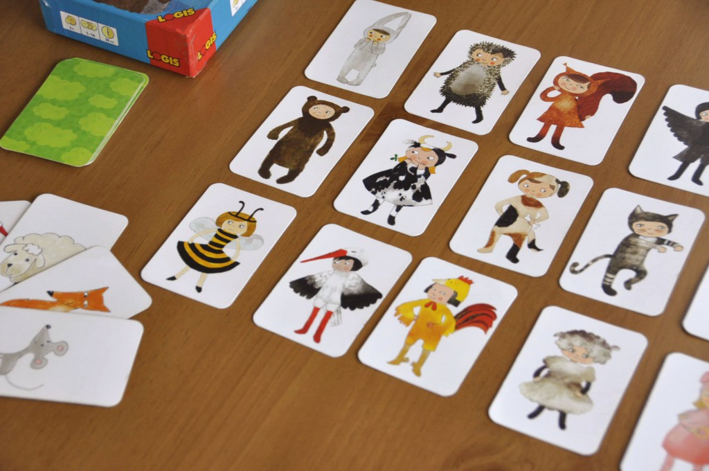 動物のカードと、動物のきぐるみを来た子どものカード。たったこれだけの組み合わせで、楽しくて効果的なコミュニケーション指導ができる。